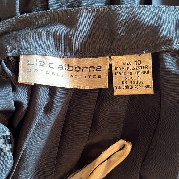 Sassy Liz Claiborne Pleated Skirt size 10 - Picture 2 of 4